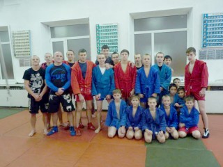 На стадионе «Шахтер» под руководством Селянинова Андрея прошла тренировка по борьбе самбо!